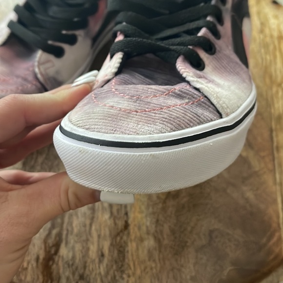 High-Top Vans - Picture 7 of 9